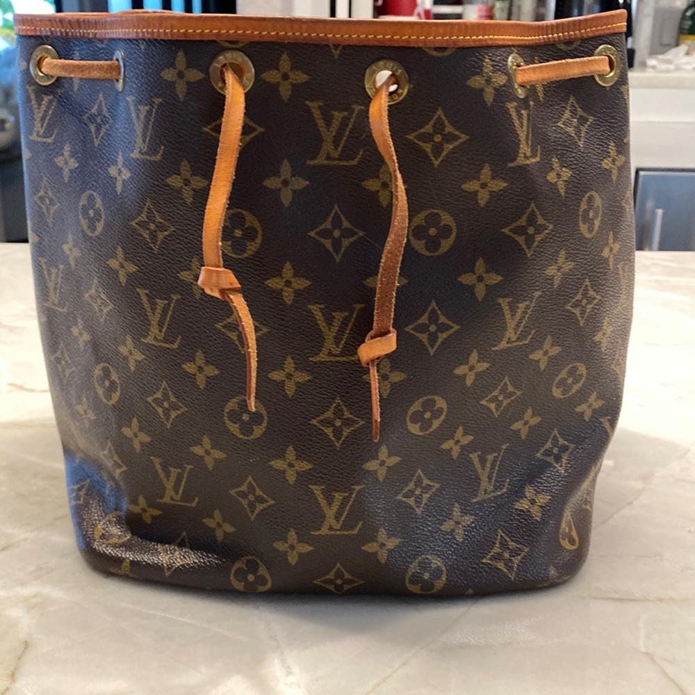 Authentic Louis Vuitton Neo Noe Bucket Bag